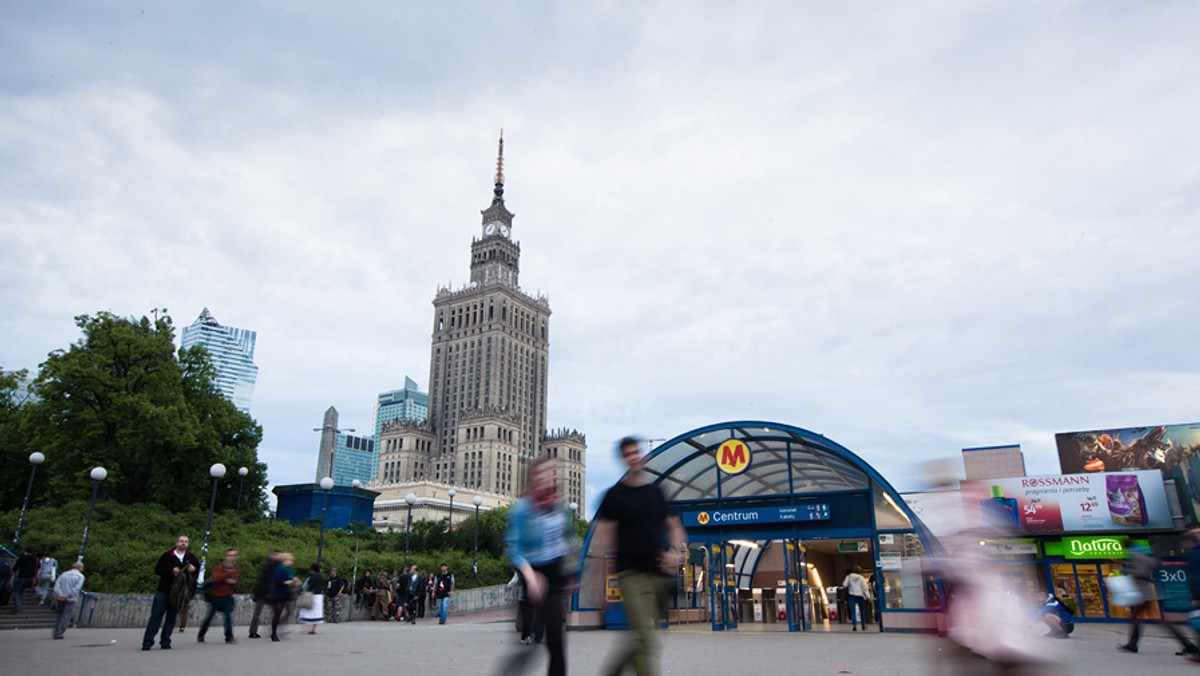 W Warszawie, na stacji Centrum, doszło do potrącenia mężczyzny przez pociąg metra. Poszkodowany w ciężkim stanie został zabrany do szpitala - podaje tvnwarszawa.pl.