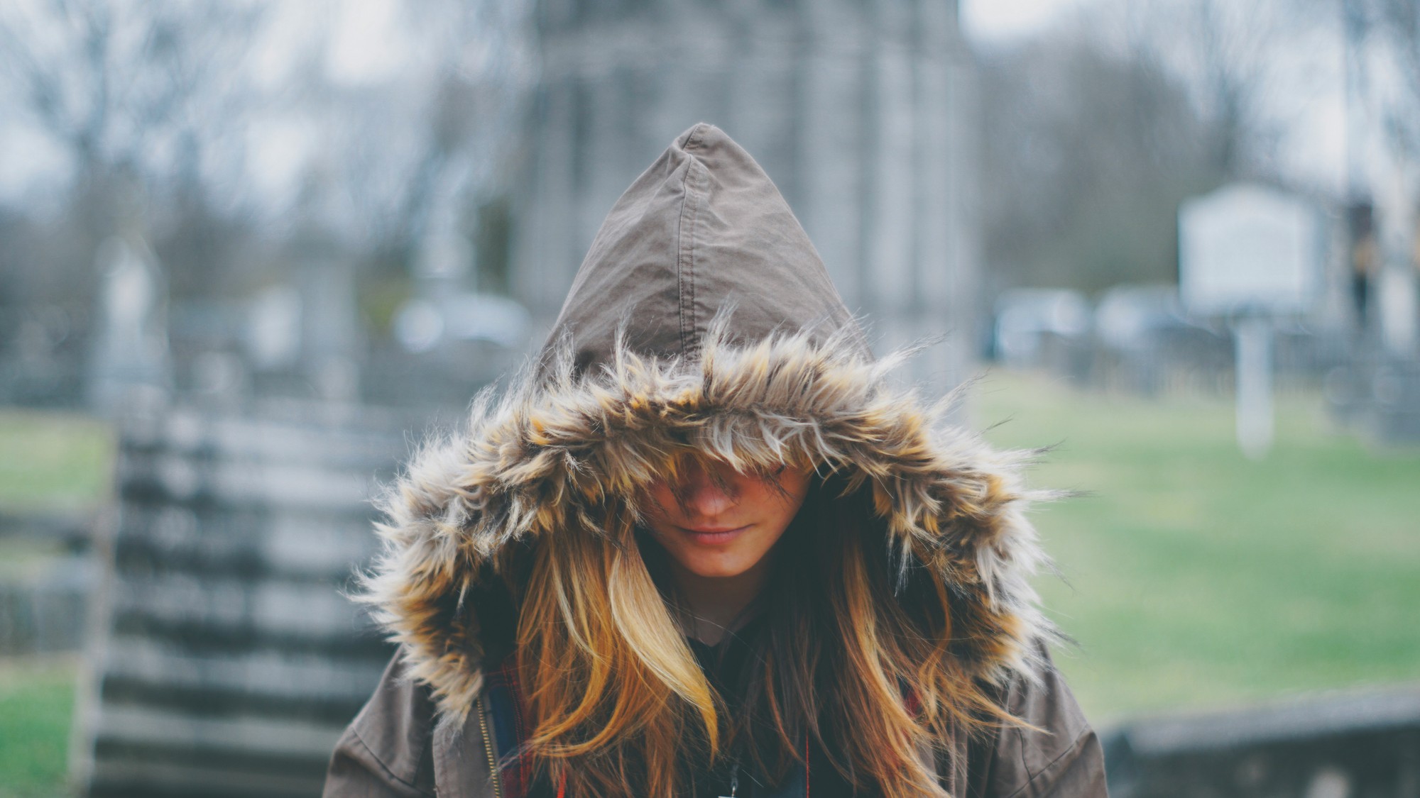 Ako by sa mala správne nosiť kapucňa s kožušinkou?