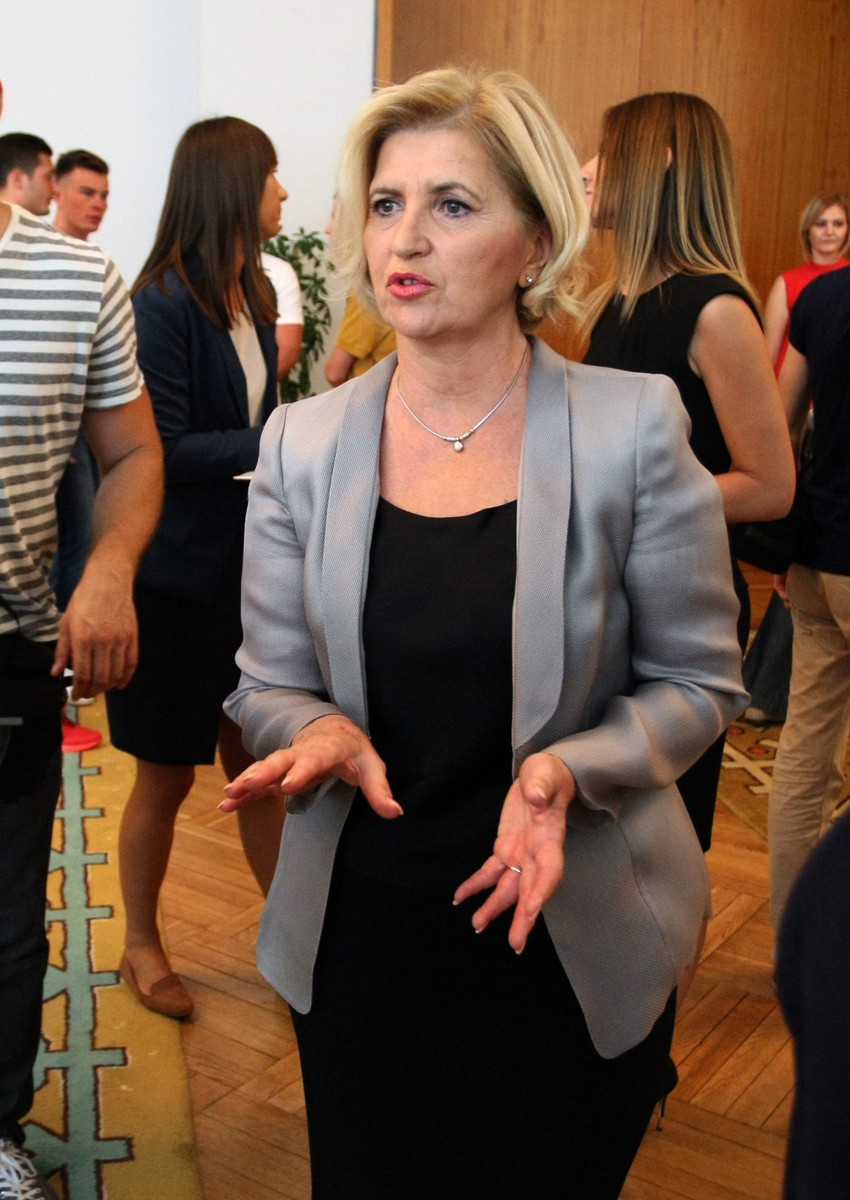 Fondacija "Dragica Nikolić" trpela je česte kritike da radi u sivoj zoni 