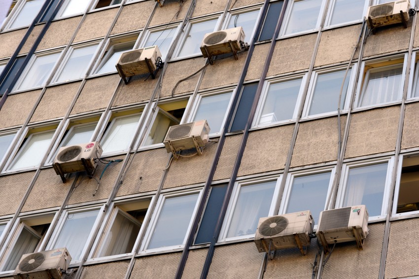 Klima uređaji imaju cenu od 30.000 dinara, za najjeftinije standardne, do čak 3.000 evra za najmodernije inverter klime