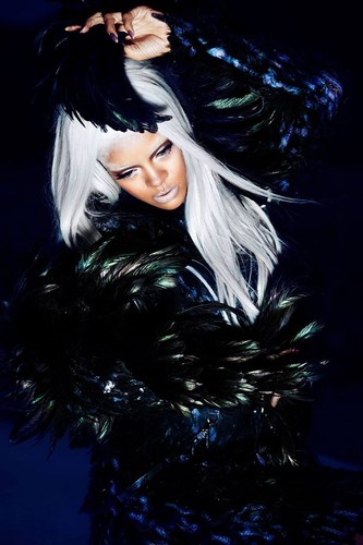 Rihanna na zdjęciach z sesji dla 'Tush Magazine'