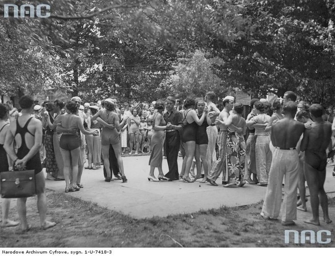 Warszawa. Potańcówka na Plaży braci Kozłowskich