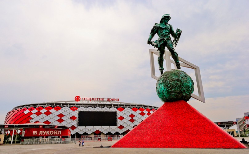 Gladiator przed stadionem Spartaka