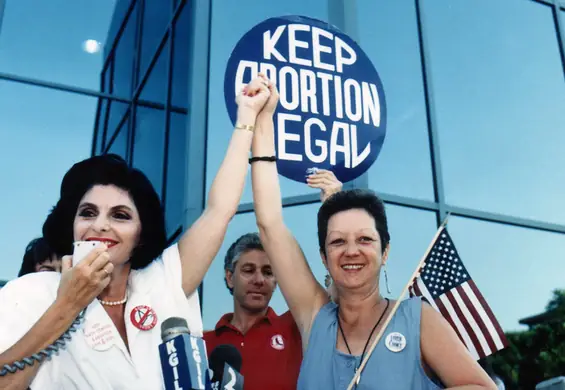 Od ikony feminizmu do przeciwniczki prawa do aborcji. Kim była Norma McCorvey? 