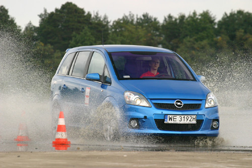 Opel Zafira OPC - Ekspresowy minivan