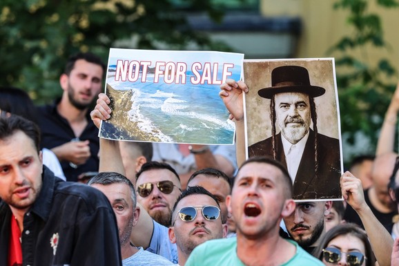 Albansko tužilaštvo otvorilo istragu o Kušnerovom projektu na primorju: Protesti se nastavljaju i u Tirani