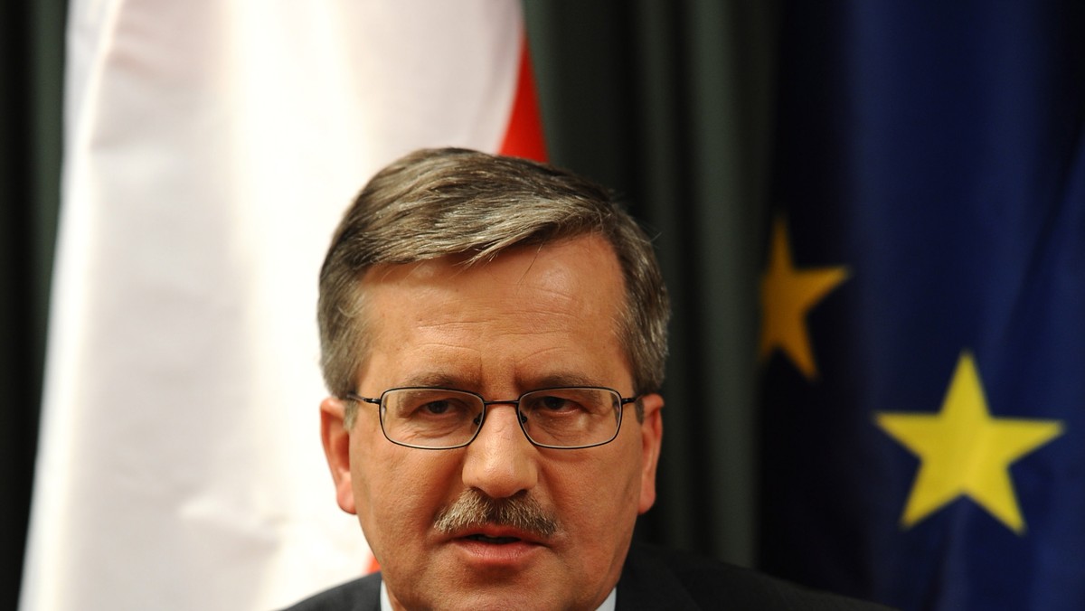 Prezydent Bronisław Komorowski w liście do prezydenta Chile Sebastiana Pinery pogratulował perfekcyjnie przeprowadzonej akcji ratowania 33 górników z kopalni w San Jose. "Łączę się w tych chwilach szczęścia z ocalonymi górnikami, ich rodzinami i bliskimi" - napisał.