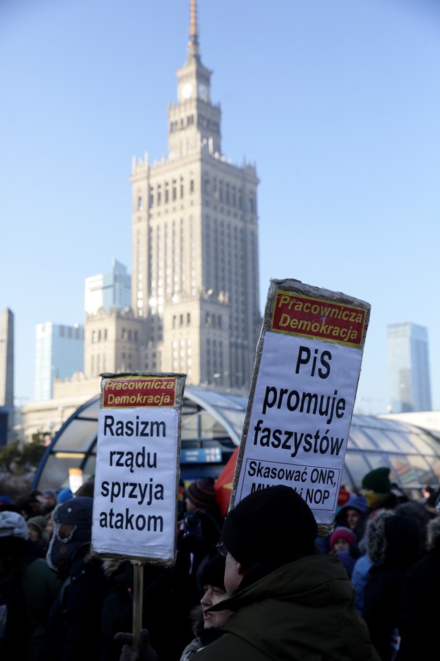 WARSZAWA METRO CENTRUM WIEC ANTYRASISTOWSKI (uczestnicy wiecu)