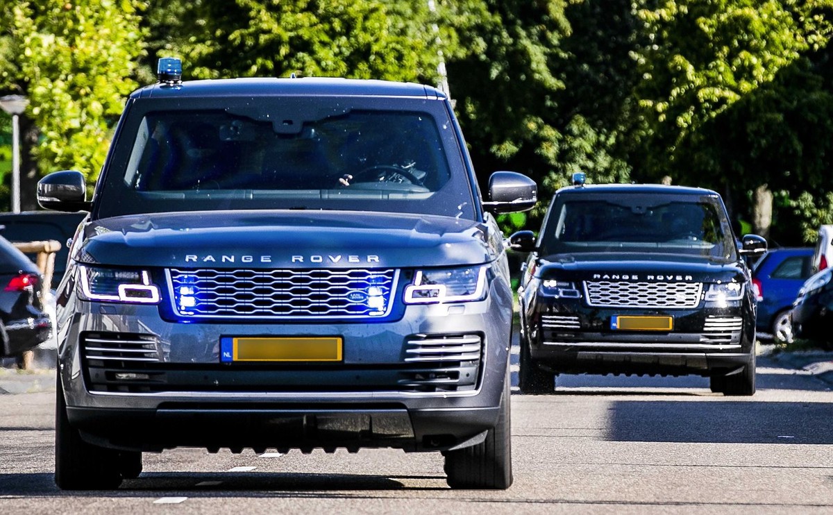 Boss mafii Willem Holleeder przewożony do sądu w eskorcie policji