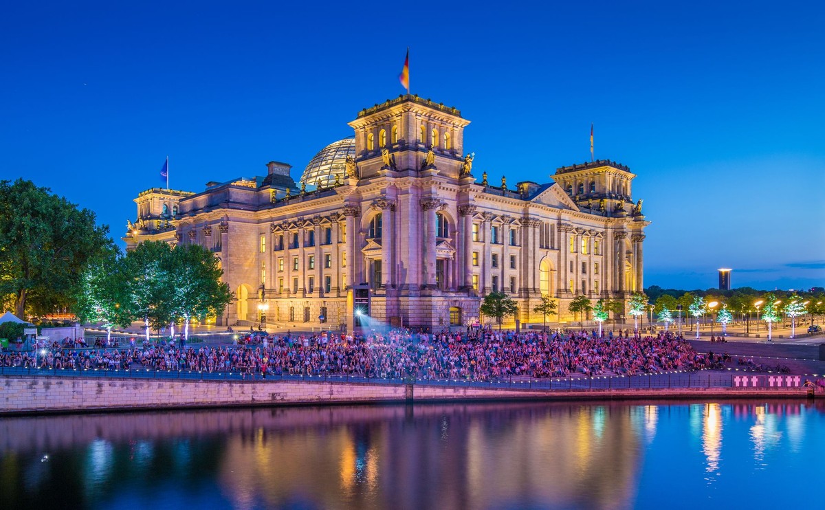 Demonstracja w Berlinie przeciw nienawiści i rasizmowi. "Niemcy pozostaną kolorowe"
