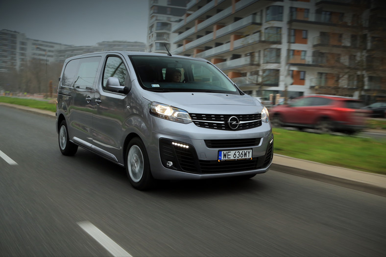 Opel Vivaro Furgon 2.0 D 122 KM