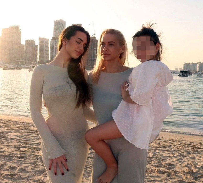 Nataša Bekvalac sa ćerkama