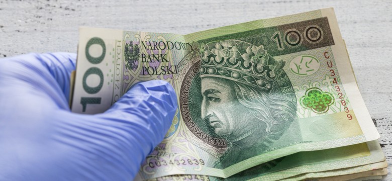 Badanie: Polacy bardziej zaniepokojeni swoją sytuacją finansową niż w czerwcu