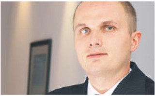 Jakie egzaminy potwierdzają kwalifikacje zawodowe pracownika i uprawniają go do urlopu