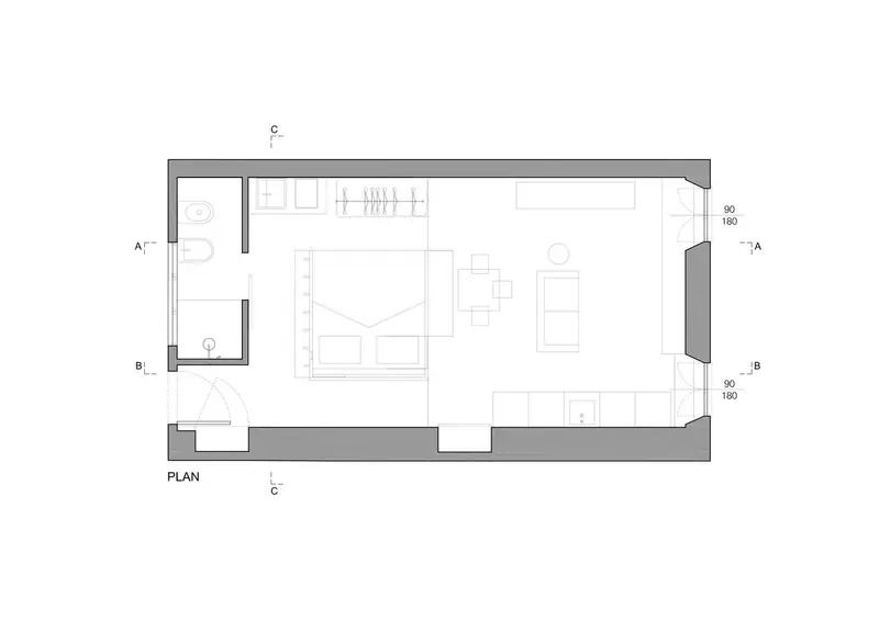 Architekci dostrzegli piękno w ruinie. To uprościło remont wnętrza kamienicy