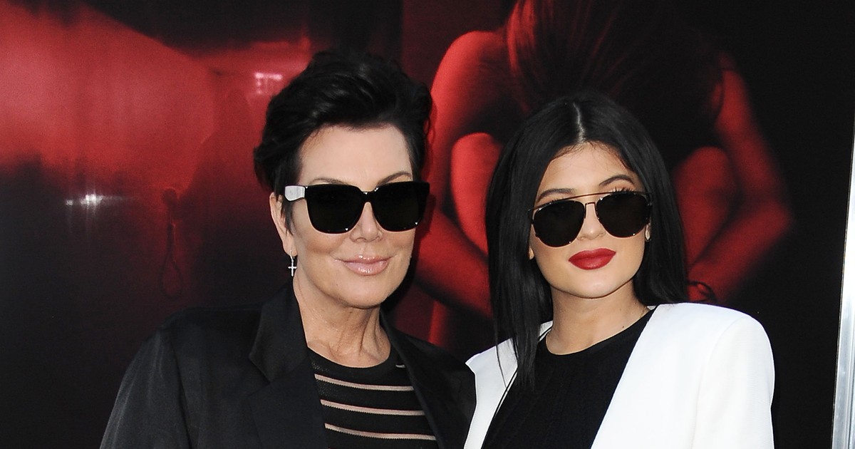 Kylie Jenner pozuje w kostiumie… Kris Jenner Plejada.pl