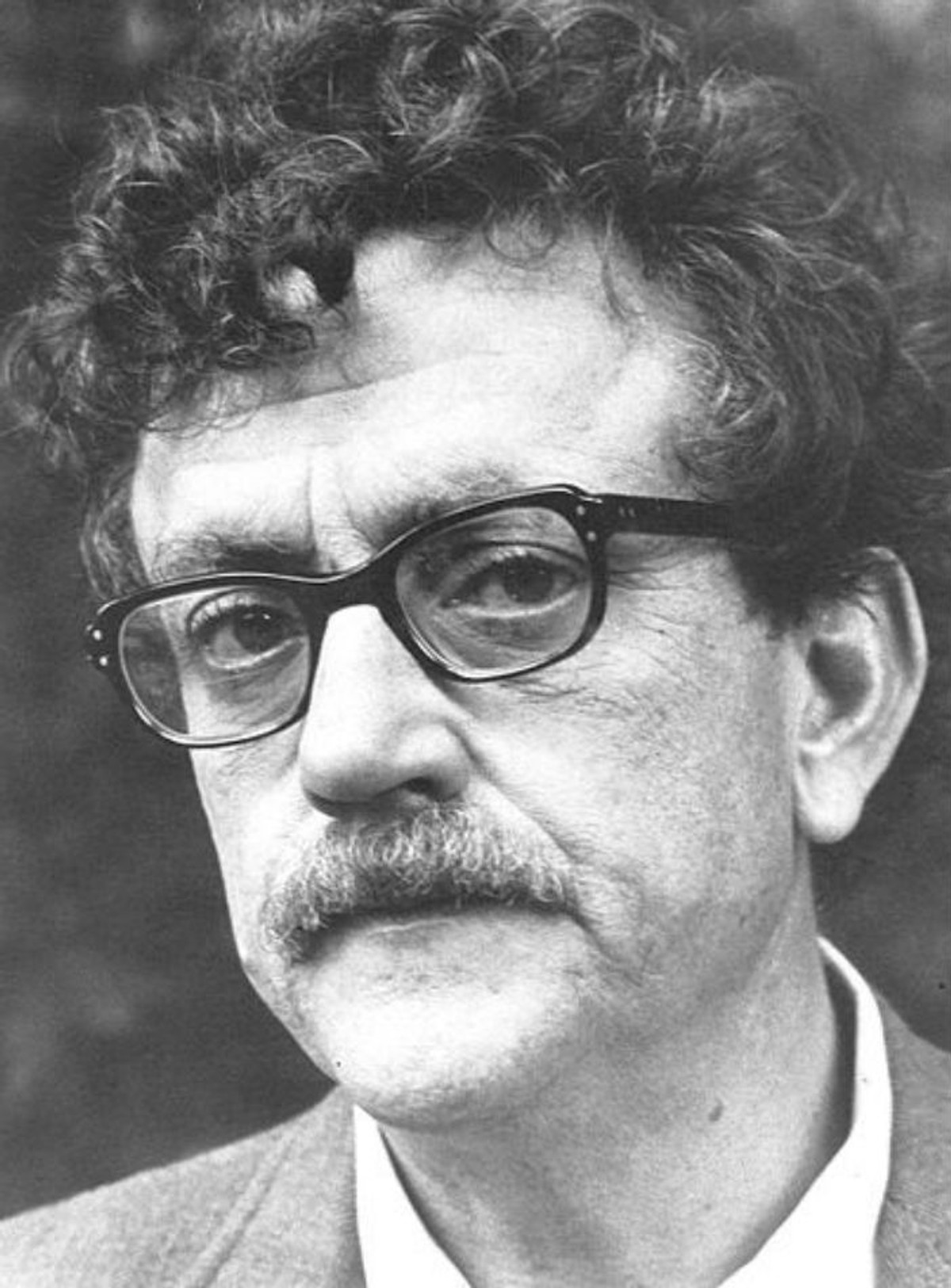 Kurt Vonnegut, By WNET-TV/ PBS (eBay front back) [Public domain], via Wikimedia Commons