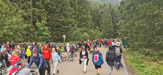 Szturm turystów na Morskie Oko