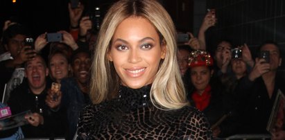 Beyonce kusi kształtami, odkrywając ciało