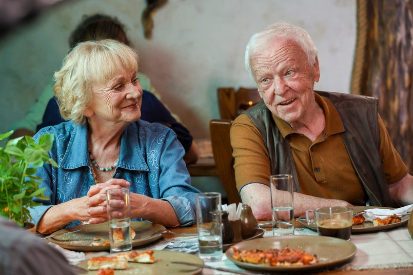 Małgorzata Rożniatowska i Marian Opania w filmie "Dalej jazda"