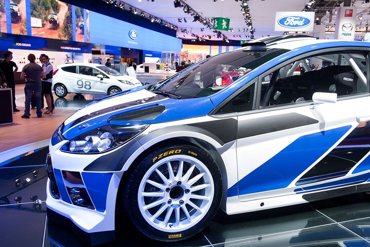 Oto Fiesta z innej bajki - zdjęcie z premiery podczas salonu samochodowego w Paryżu (2010 r.)