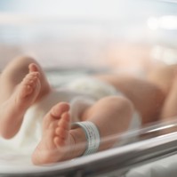 Jelzett a csengő: újszülöttet találtak a szolnoki babamentő inkubátorban