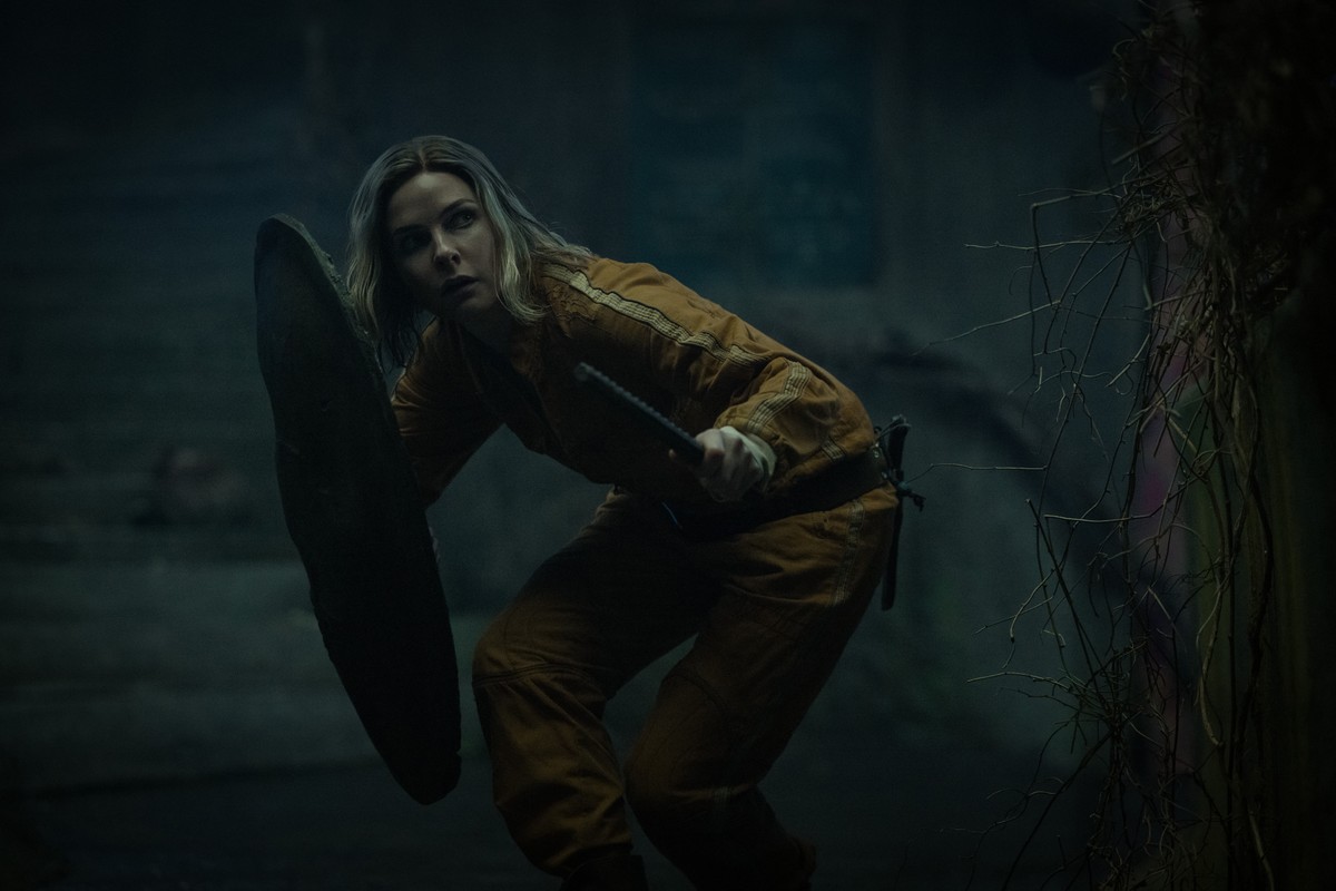 Rebecca Ferguson w 8. odcinku 2. sezonu serialu "Silos"