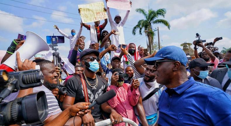 Lagos State governor, Mr Babajide Sanwo-Olu joined protesters to condemn police brutality in Nigeria.   [Twitter/@gboyegaakosile]