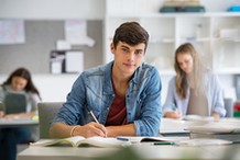 Nawet 4620 zł na studia od PFRON. Jak student może skorzystać z dofinansowania od PFRON. Jaka kwota w 2025 roku