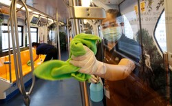 Groźny koronawirus z Wuhan. Jakie są objawy? Co zrobić w przypadku zakażenia?