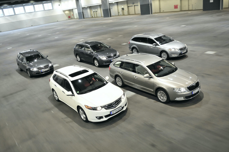 Porównanie: Ford Mondeo Kombi, Honda Accord Tourer, Škoda Superb Combi, Toyota Avensis Wagon i Volkswagen Passat  Variant