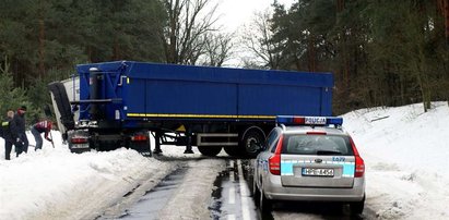 Ale zaparkował tirem! FOTO