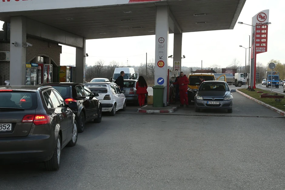 Rat konkurencije u Prnjavoru napunio benzinske pumpe