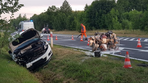 Pijany kierowca potrącił mężczyzn malujących pasy