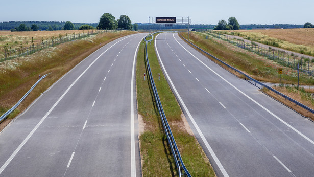 W Polsce drogi ekspresowe nie są i nie będą drogami płatnymi dla samochodów osobowych - zapewnił Adamczyk.