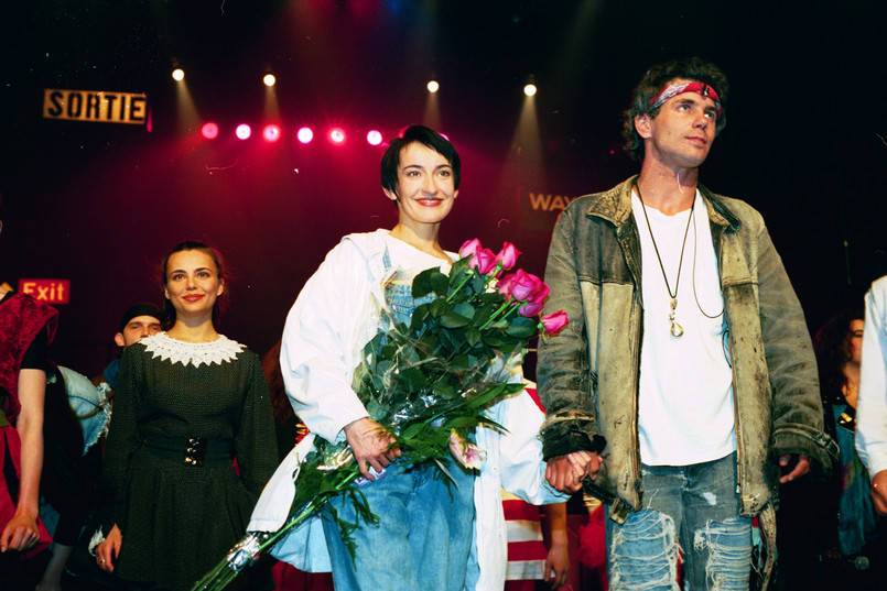 Prapremiera "Metra" odbyła się 30 stycznia 1991 roku w Teatrze Dramatycznym w Warszawie. W wielomiesięcznych przesłuchaniach o role w musicalu walczyły tysiące młodych ludzi z całej Polski. "Pierwszy prywatny spektakl muzyczny po upadku PRL" grany jest po dziś dzień, a obejrzały go już ponad 2 miliony osób w Polsce, Stanach Zjednoczonych, Rosji i Francji. Wciąż też jest najpopularniejszym polskim musicalem – w ciągu ćwierćwiecza wystawiono je prawie 2 tysiące razy.