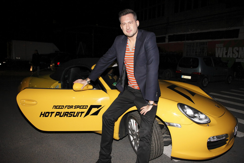 Pokaz gry Need for Speed Hot Pursuit podczas jubileuszu duetu Paprocki&amp;Brzozowski