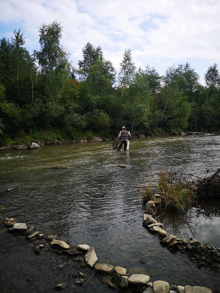 Jeden z polskich zawodników w czasie MŚ w wędkarstwie muchowym, jakie odbywały się w Finlandii