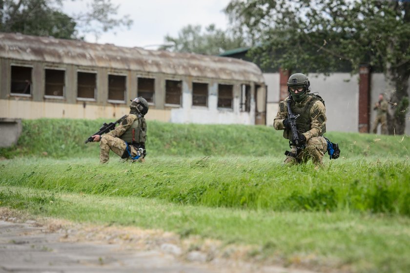 Nędza antyterrorystów. Strzelają... kulkami z farbą!