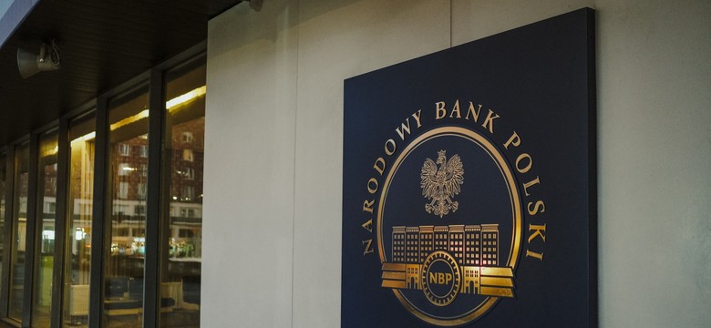 Prokurator w asyście policji wkroczył do NBP. Zarekwirował tajne dokumenty