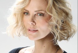 Charlize Theron rozwiąże zagadkę pewnego morderstwa?