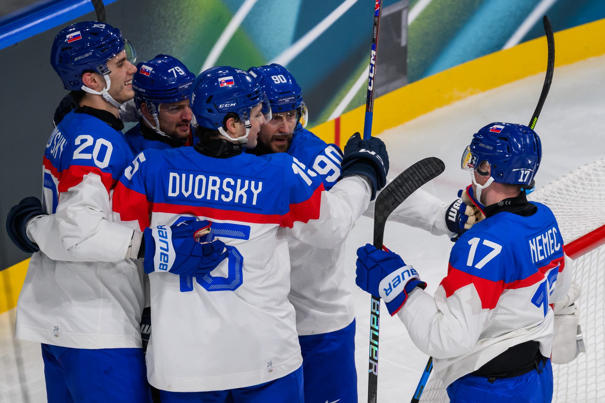 Zľava Juraj Slafkovský (Slovensko), Libor Hudáček (Slovensko), Dalibor Dvorský (Slovensko),  Tomáš Tatar (Slovensko) a Šimon Nemec (Slovensko). 