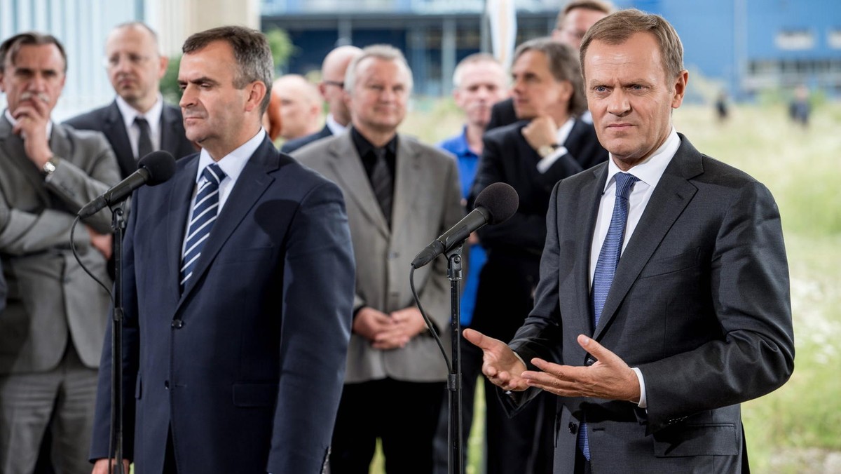 Rozbudowa elektrowni w Opolu to biznes nie tylko dla PGE, ale także wielki narodowy biznes dla wszystkich Polaków - oświadczył w czwartek w Opolu premier Donald Tusk. Wcześniej PGE i Kompania Węglowa podpisały list intencyjny ws. współpracy przy tej inwestycji.