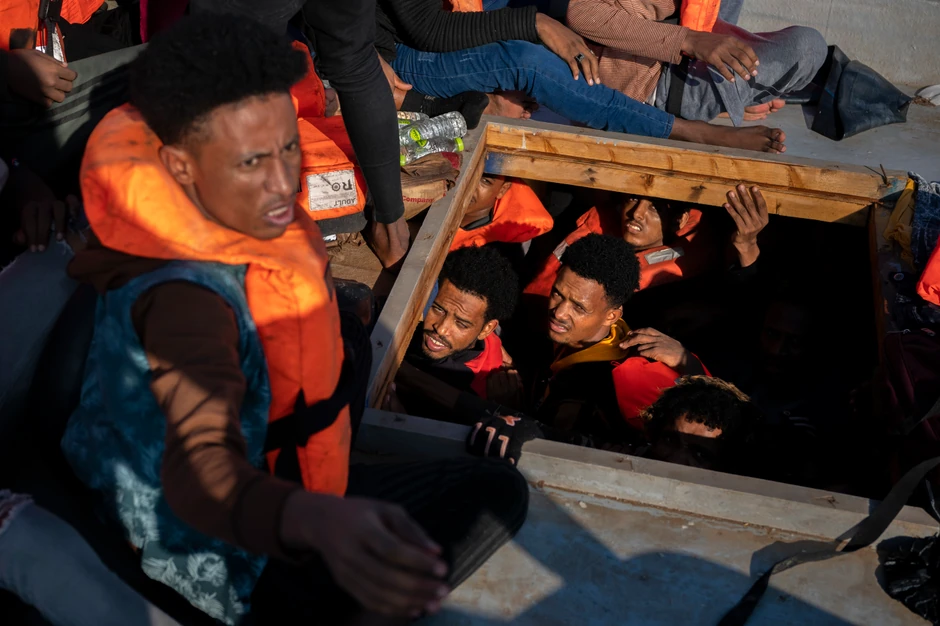 Migranti u krcatom čamcu u Mediteranu severno od Libije 17. juna