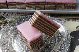 Ovako se pravi NAJBOLJA POSNA ROZEN TORTA: Ukusna je kao i mrsna, a uz ovaj TRIK korice će biti savršene!