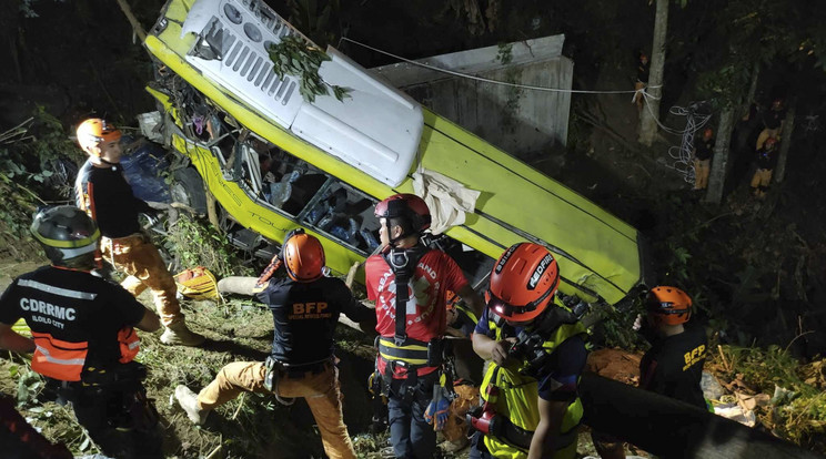 Súlyos busztragédia történt a Fülöp-szigeten / Fotó: MTI / The Iloilo City Disaster Risk Reduction and Management Office