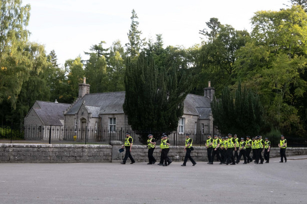 Śmierć królowej Elżbiety II, szkocka policja w oczekiwaniu na kondukt