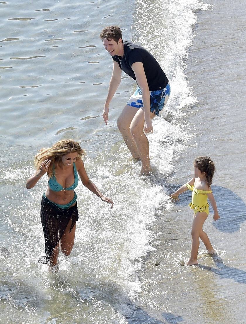 Madalina Ghenea wypoczywa z córką na plaży w Portofino