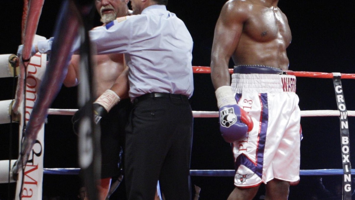 Po wygranej nad Fransem Bothą i zdobyciu pasa WBF wagi ciężkiej, Evander Holyfield (43-10-2, 28 KO) zapowiadał jeszcze dwie walki w roku 2010 - w sierpniu i grudniu. Już wiemy, że ten plan nie zostanie wykonany, a obchodzący w tym roku 48. urodziny "Holy" powróci między liny 5 listopada.