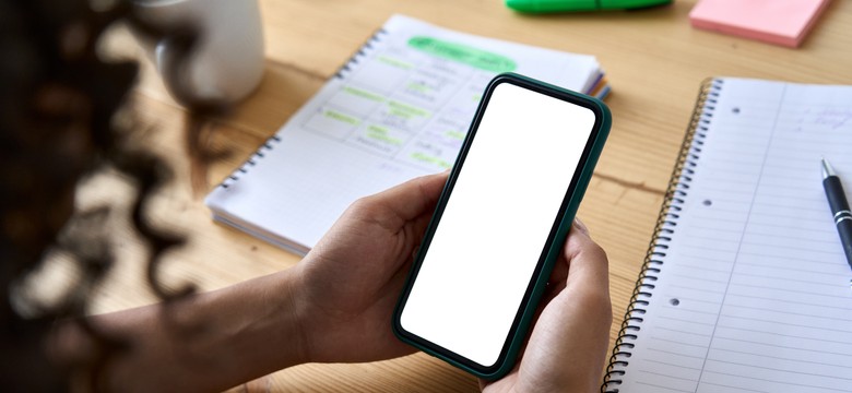 Z Polski znika ta sieć. Kto i dlaczego będzie musiał zmienić telefon?
